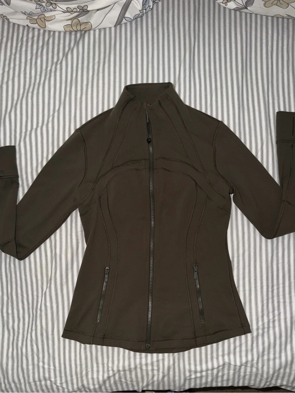 Lululemon Athletica Women’s Luon Define  Jacket Dark Olive First Release size 8